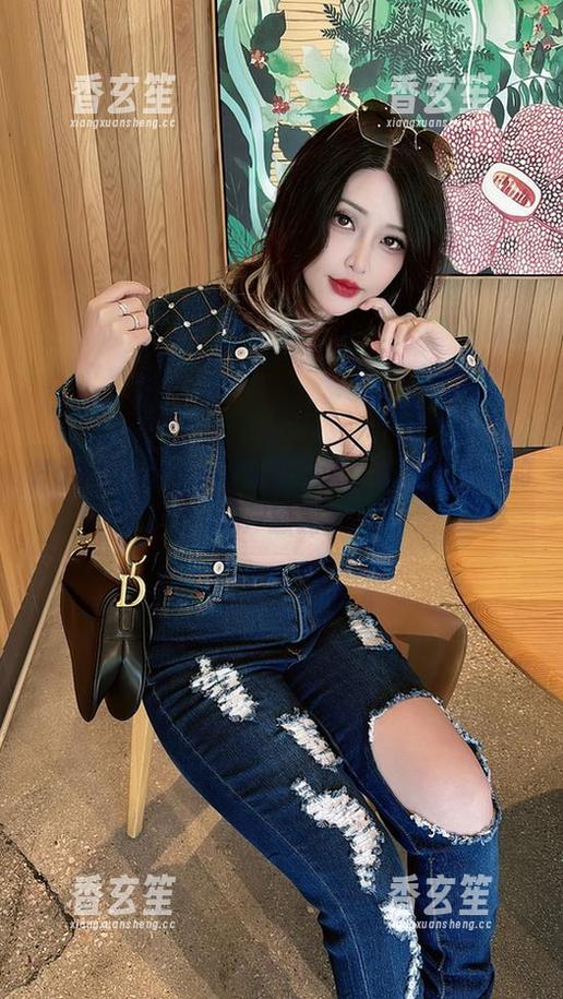 Hana Bunny的写真之谜：谁才是真正的僵尸狐狸？